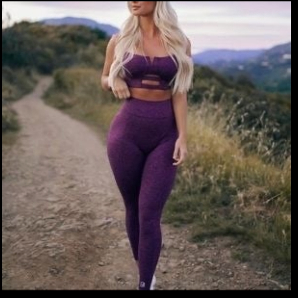 Bombshell voluptuous leggings